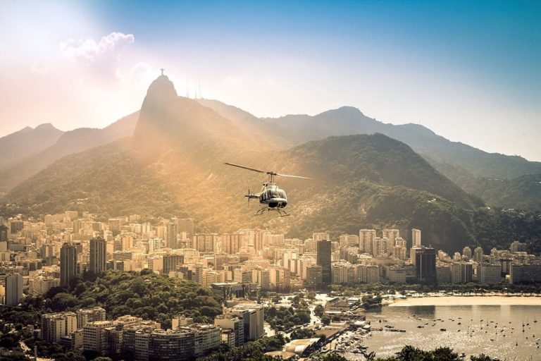 Read more about the article Passeio de Helicóptero no RJ: as principais atrações (em 30 minutos)